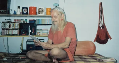Shri Gurudev Mahendranath reading in Mehmadabad, India